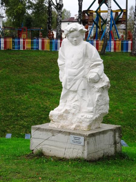 5708 viatskoe, statue, rue ceredskaya
