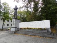 4494 iaroslavl, statue de nekrassov