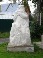 5684 viatskoe, sculpture 'faucheur' rue ceredskaya